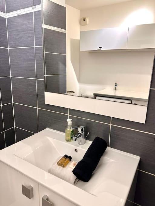 Michelet - T2 Avec Balcon Et Cuisine Equipee Apartment Nice