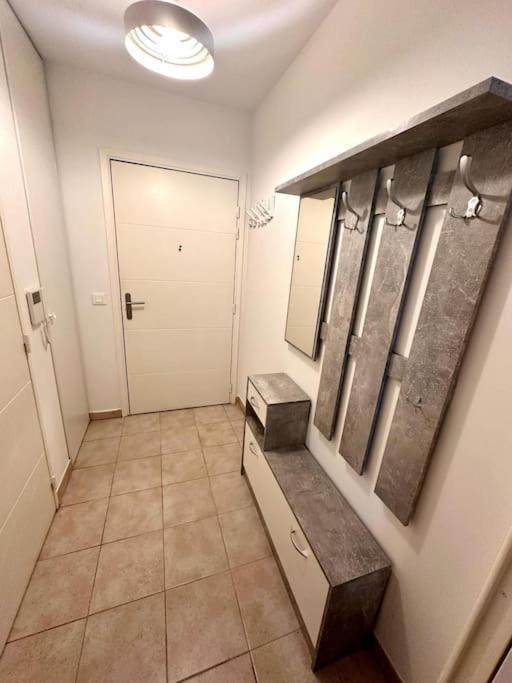Michelet - T2 Avec Balcon Et Cuisine Equipee Niza